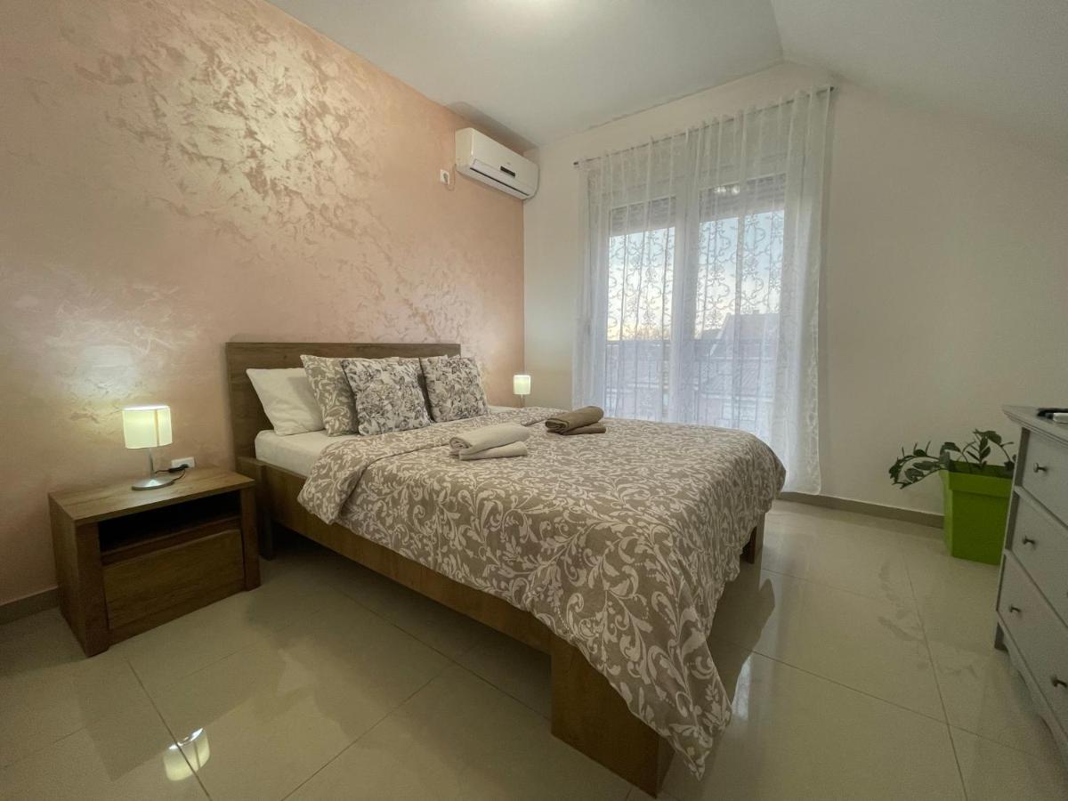 Apartman 1 Sremska Mitrovica Exterior foto