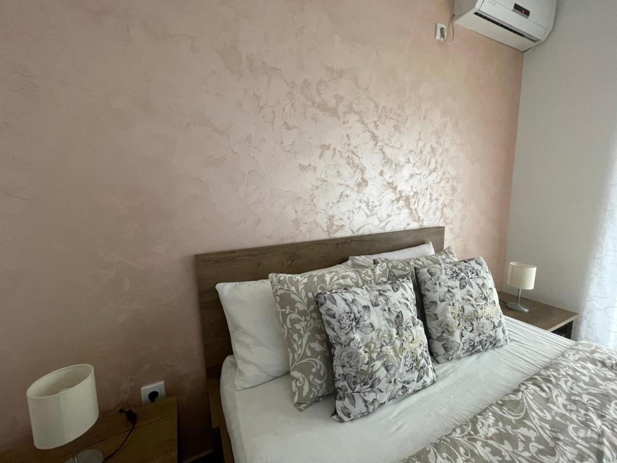 Apartman 1 Sremska Mitrovica Exterior foto