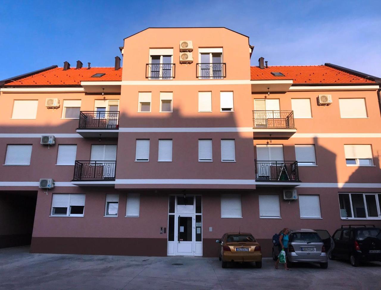 Apartman 1 Sremska Mitrovica Exterior foto